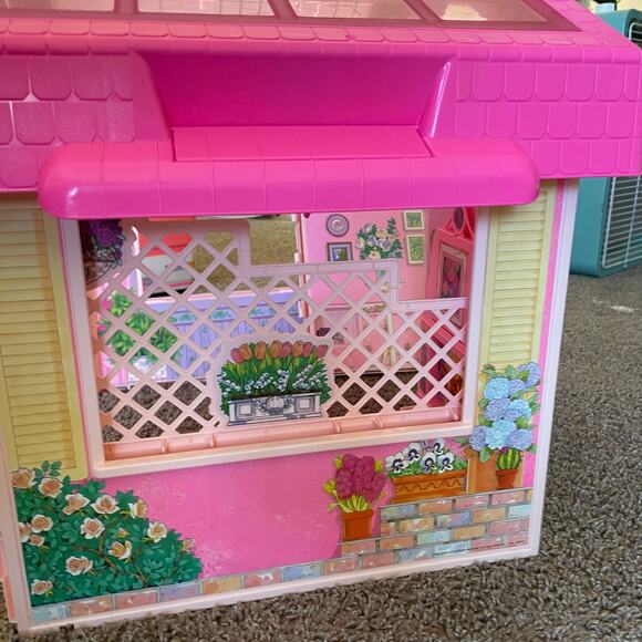 Vintage Barbie Fold 'n Fun Home - Incomplete - Picture 3 of 16